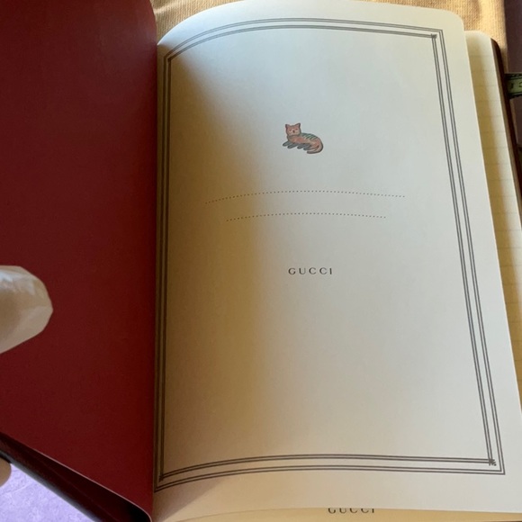 🐱 📒 GUCCI LARGE CAT NOTEBOOK 📒🐱 - Picture 8 of 16